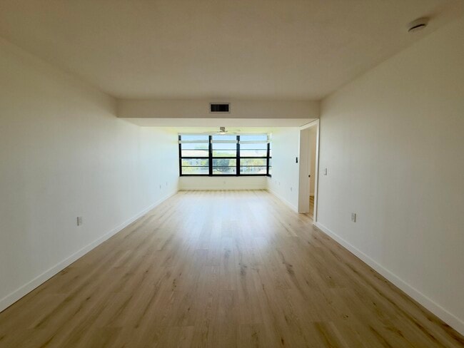 Photo - 3710 Whitehall Dr Unit 404