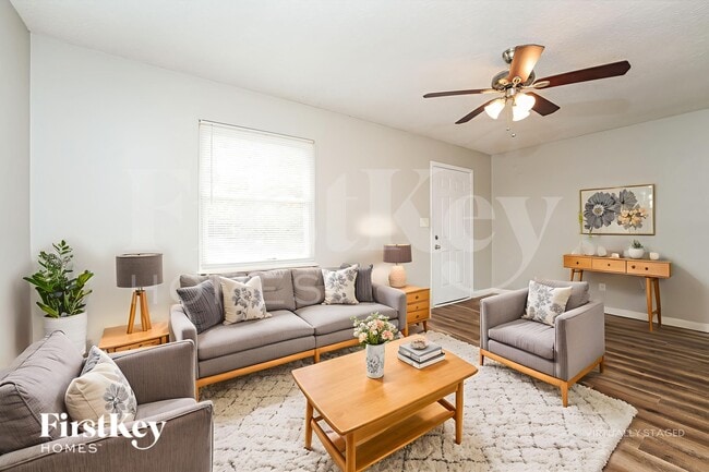 Photo - 123 Scarsdale Dr