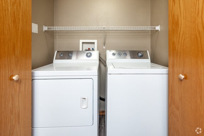 2BR, 2BA - 1,029 SF - Washer & Dryer