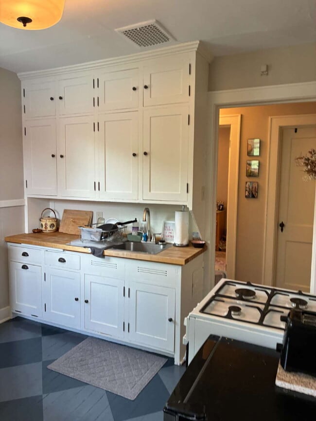 Photo - Charming 1-Bed Waterfront Oasis with Scenic Views in Eau Claire! Unit 3