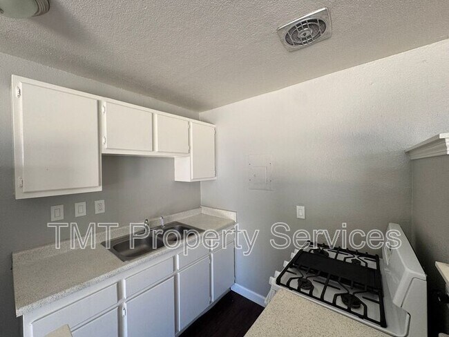 Photo - 2720 Forrest St Unit E