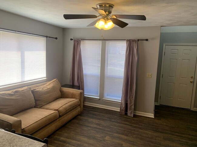 Photo - 1542 Devon Ln