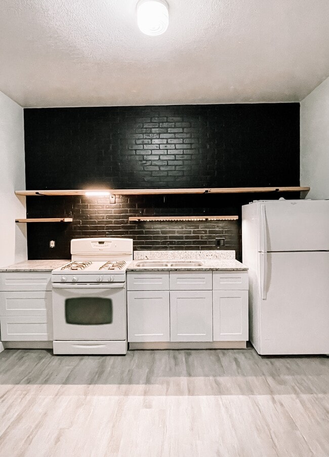 Building Photo - Whittier Apartments Unit 4