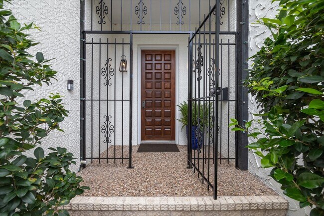 Photo - 7922 Woodway Dr
