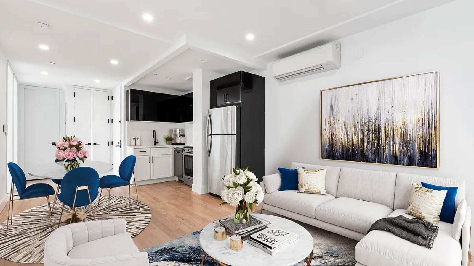 Photo - 15 E 31st St