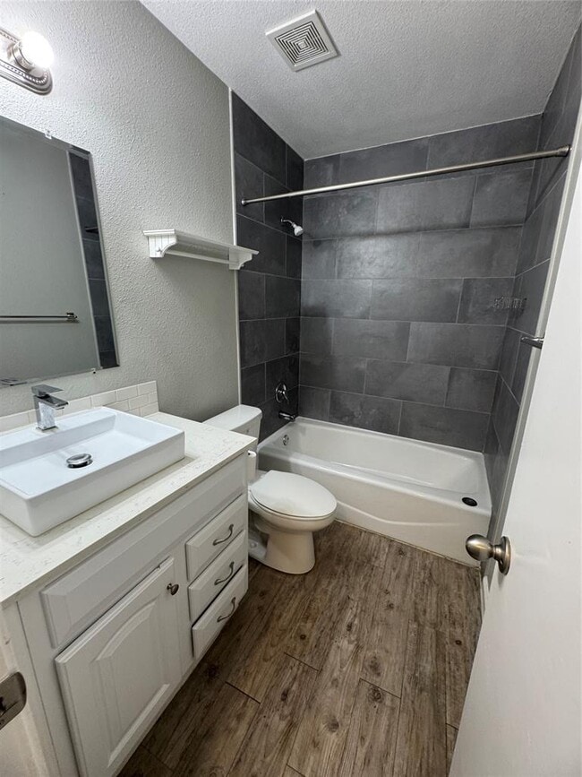 Photo - 1910 Westridge Dr