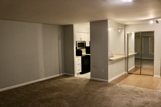 Photo - 9938 Hellingly Pl