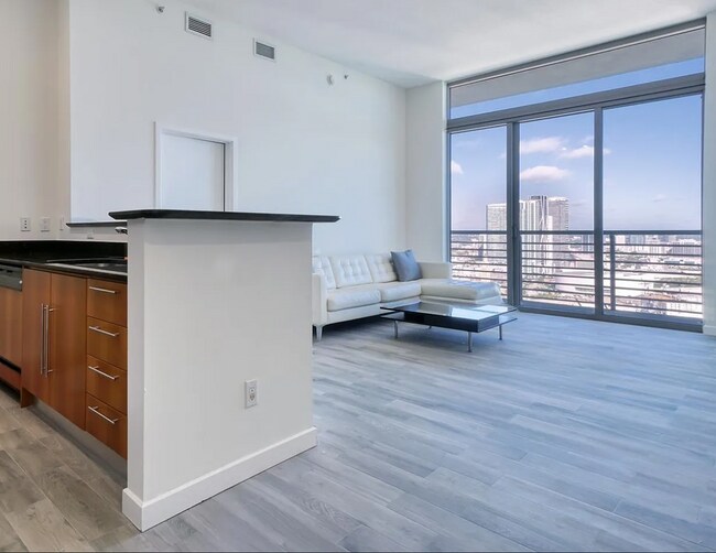 Photo - 335 S Biscayne Blvd Unit LPH08