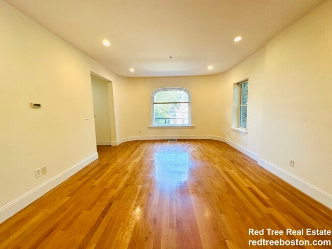 Building Photo - 10 Selkirk Rd Rental
