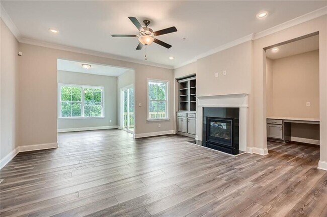 Photo - 461 Stagecoach Bnd SE