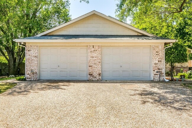 Photo - Modern 3 Bed, 2 Bath Multiplex - A Must-See!