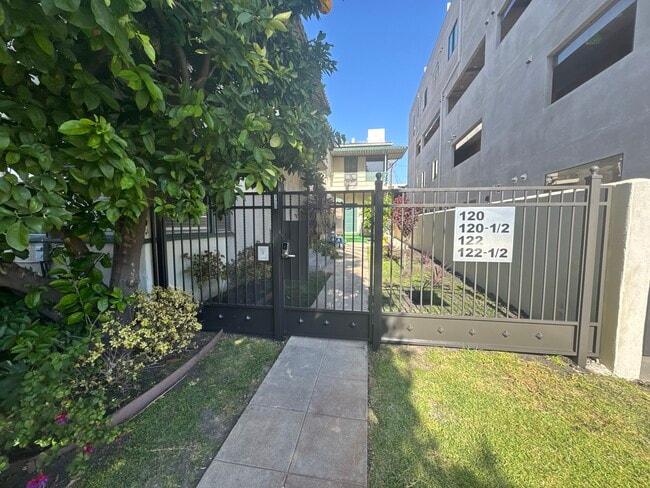 Building Photo - 122 N Orlando Ave