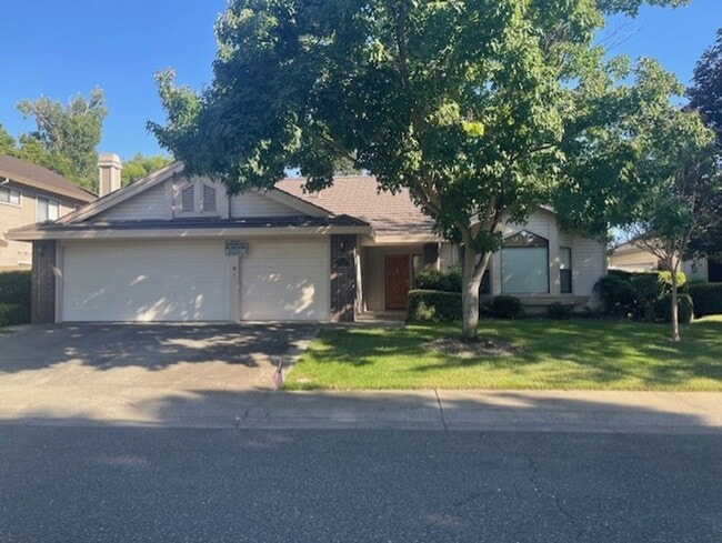 Building Photo - Gorgeous single story Gold River home in C...