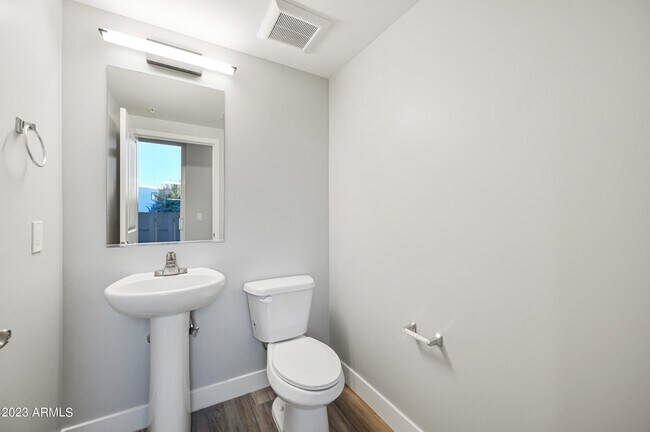 Photo - 1023 W 5th St Unidad 1024
