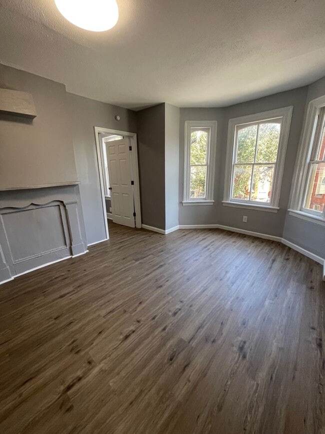 Building Photo - 47 Johnston St Unit 2