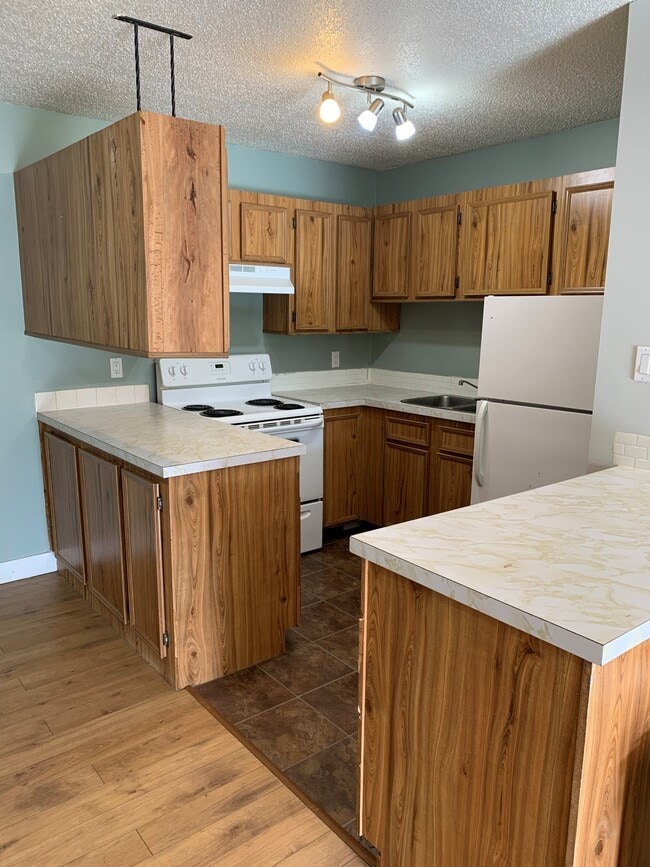 Photo - 10420-10100 100 Ave.