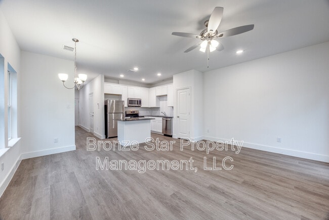 Photo - 412 E 7th St