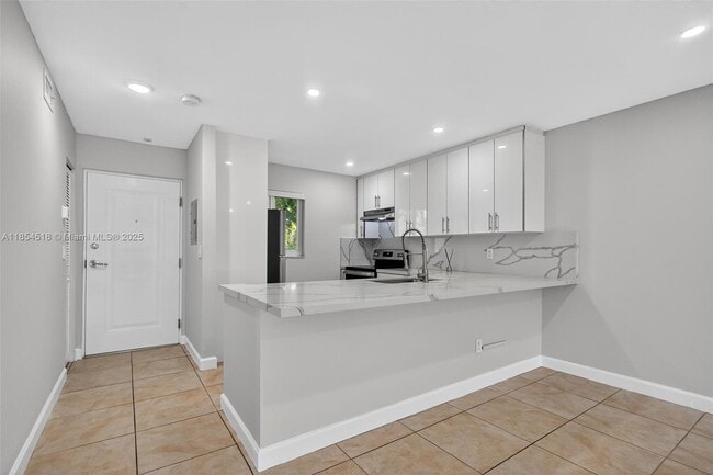 Building Photo - 7705 Camino Real Unit B204 Rental