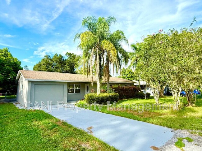 Photo - 729 E Grove Pl House