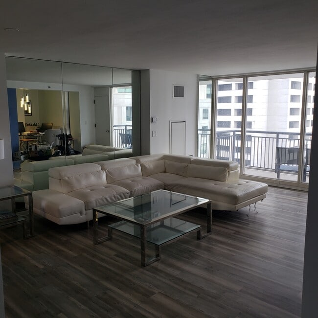 Building Photo - 620 Peachtree St NE Unit 1513