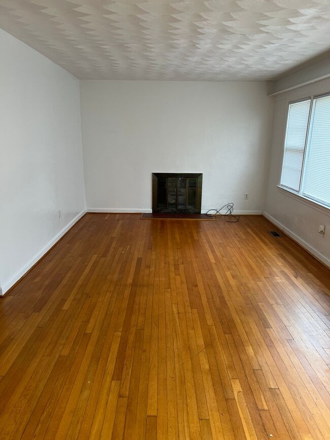 Photo - 11 Markham Dr