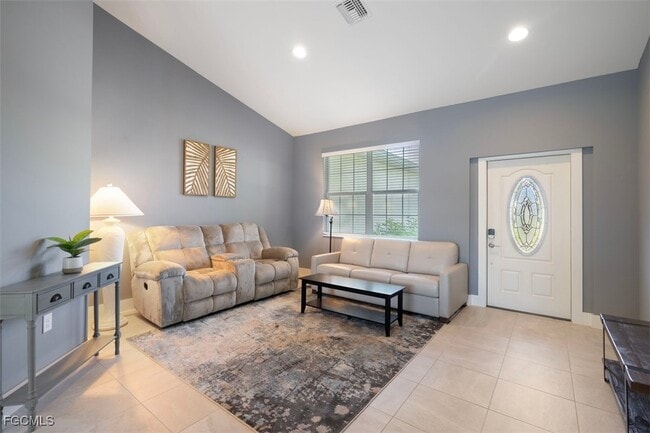 Photo - 825 SE 5th Pl