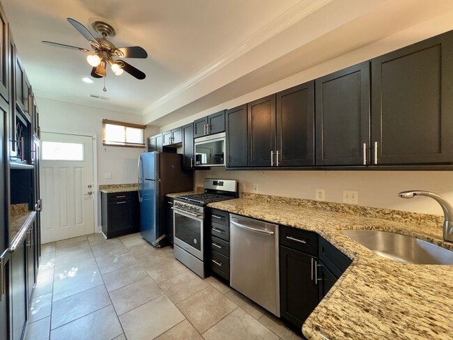 Photo - Beautiful 3Bed/2.5Bath Home in the City