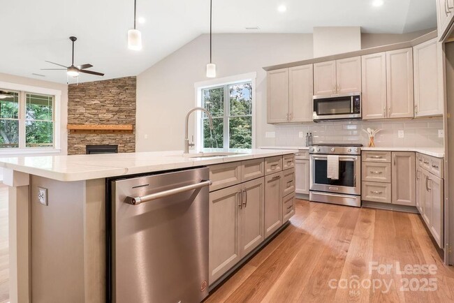 Photo - 21 Craftsman Overlook Rdg