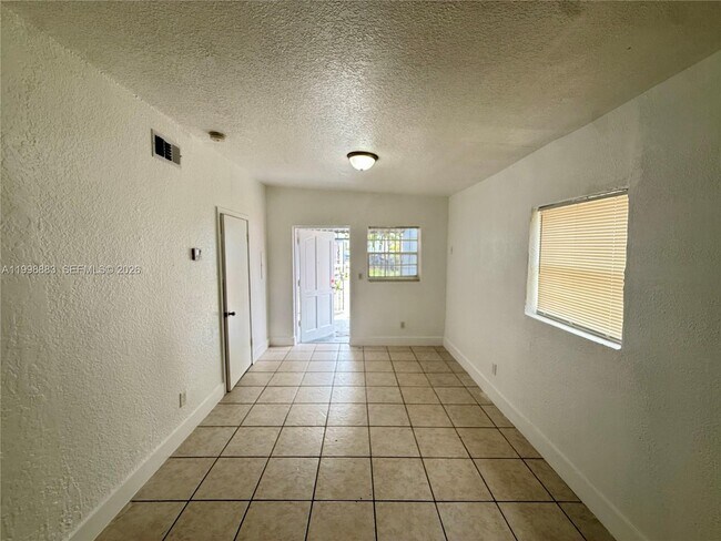 Photo - 1345 NW 55th St Unidad 2