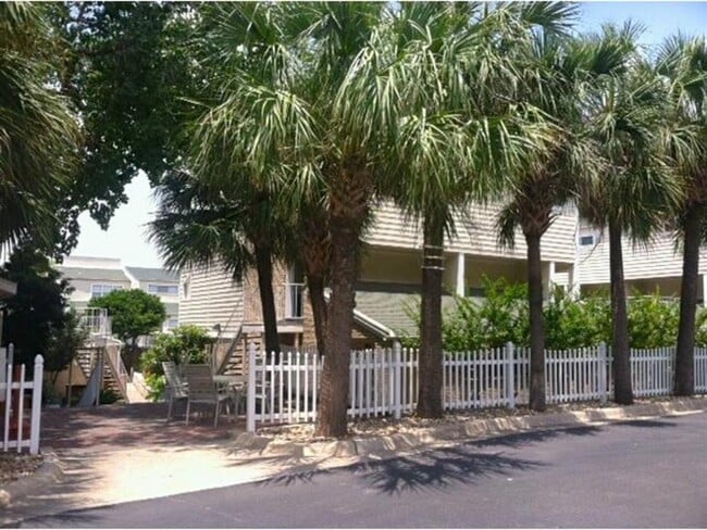 1818 S Lakeshore Blvd Unit 37