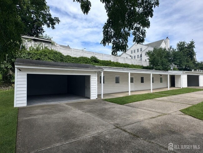 60 Mountain Ave