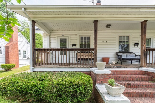 Photo - Charming 1 bed, 1 bath Unit Located in the... Unidad B