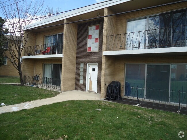 Building Photo - 5818 107th St Unit 8 Rental