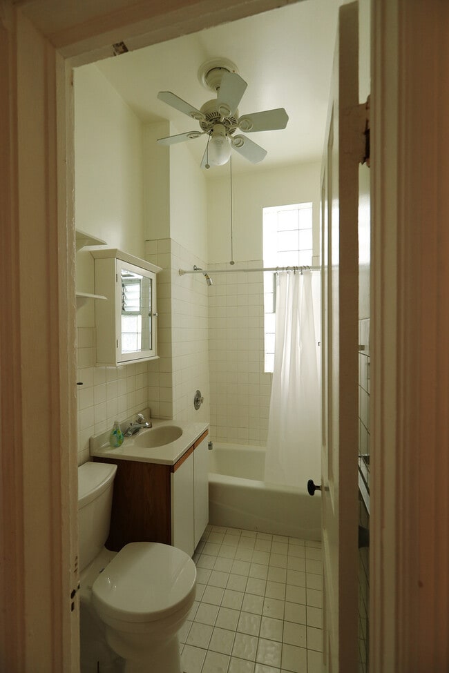 Photo - 833 N Winchester Ave