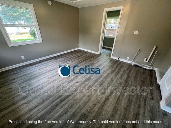 Photo - 3001 Broadway