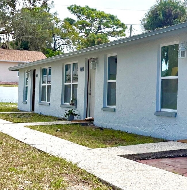 Building Photo - 2/1 Close to Downtown New Port Richey Unit 6608 VAN BUREN STREET