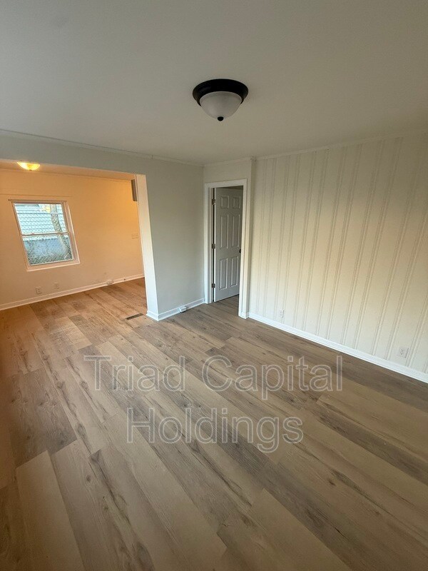 Photo - 832 E Brookline St