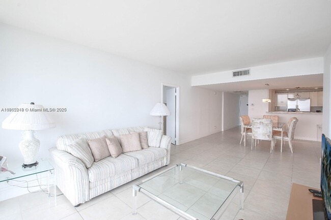 Photo - 20335 W Country Club Dr Unidad 2410