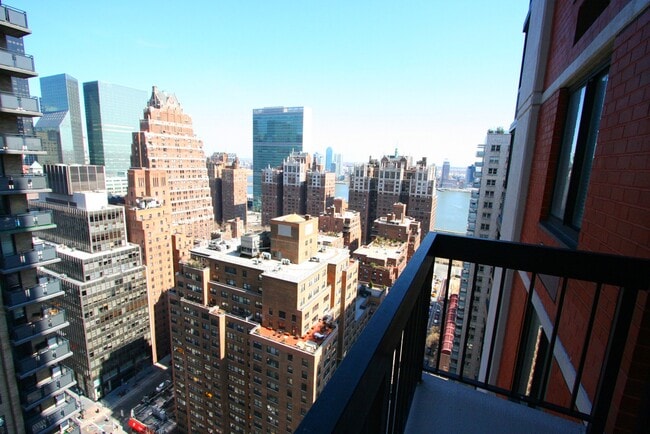 Building Photo - 250 E 40th St Unit 31 D