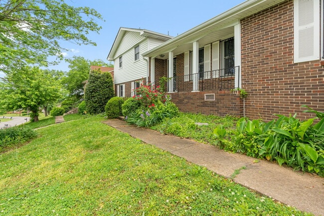 3841 Dubois Dr