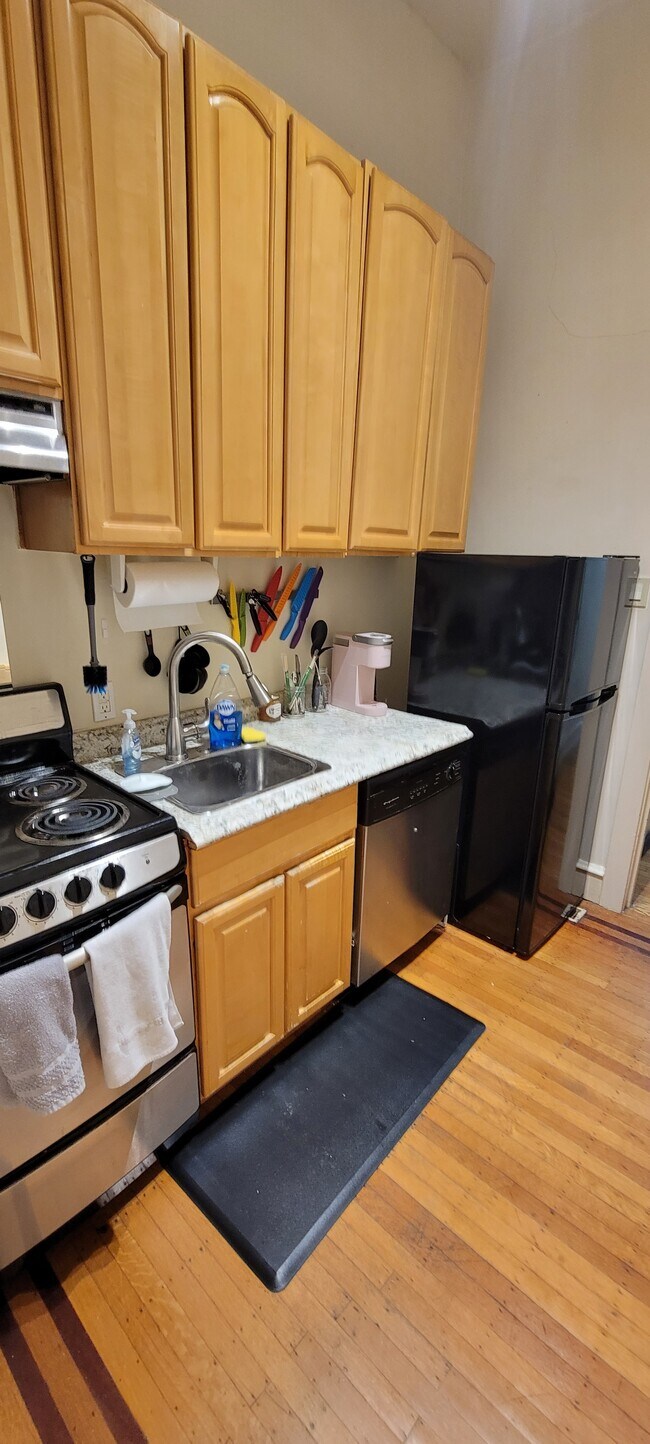 Photo - 1825 S Broad St Unidad 1