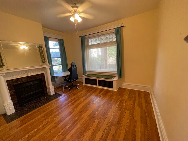 Building Photo - 341 S Aiken Ave Unit Two Rental