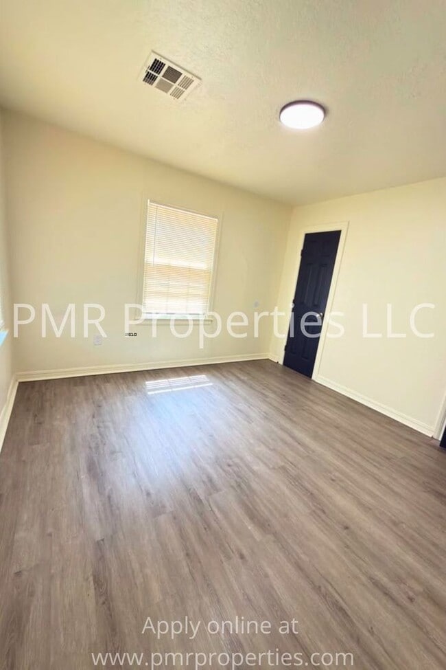 Photo - 2146 NW Lincoln Ave