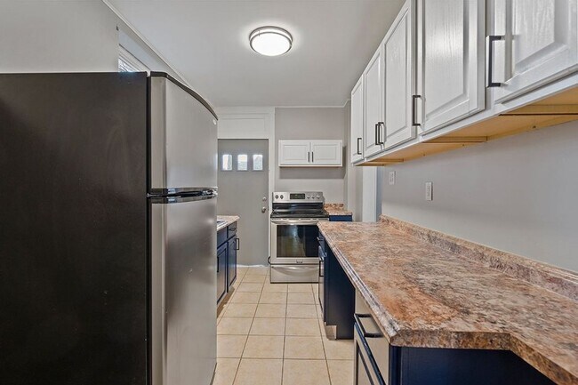 Photo - Brentwood - 3 Bedroom, 1 Bath Home - Compl...