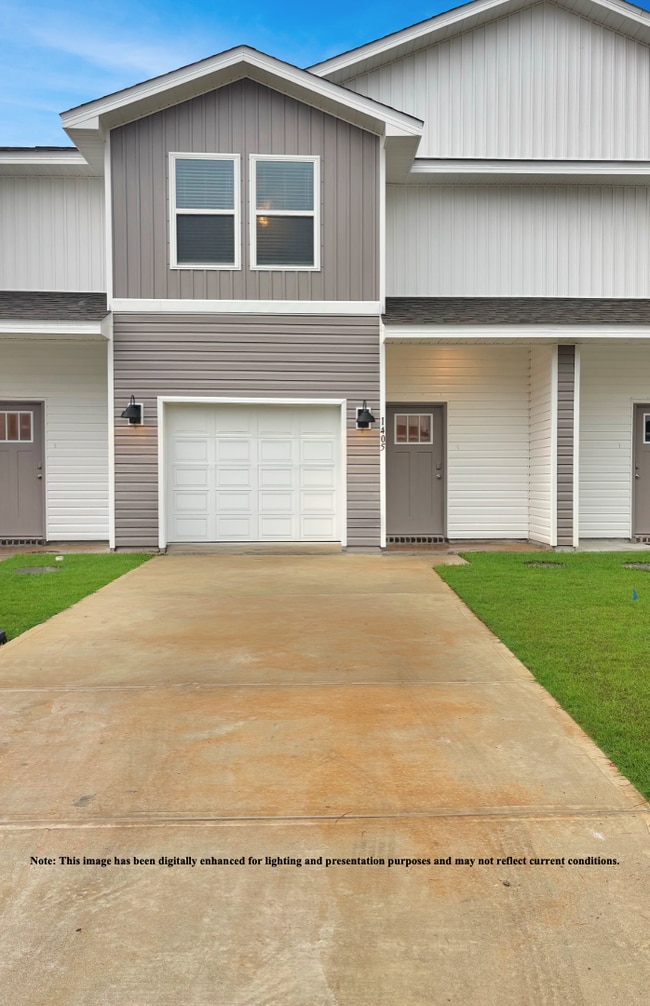 Building Photo - "Charming 3-Bed Townhouse Retreat with 2.5 Baths in Pensacola – Spacious 1537 Sq Ft!"