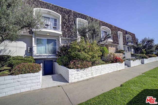 Building Photo - 2884 Sawtelle Blvd Unit 105 Rental