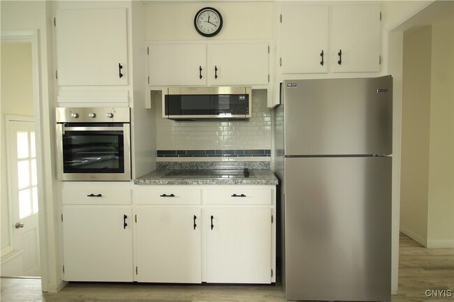 Photo - 301 Thompson Blvd