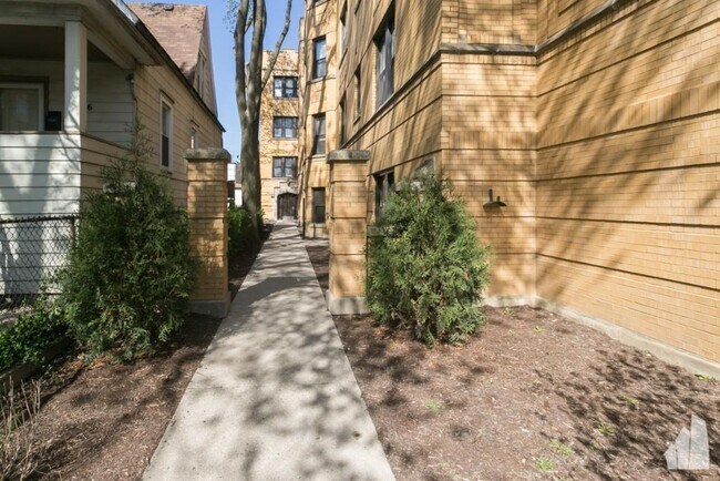Photo - 2230 N Sawyer Ave Unit 1W