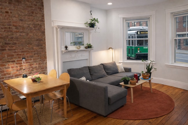 Building Photo - 22 S Huntington Ave Unit 1