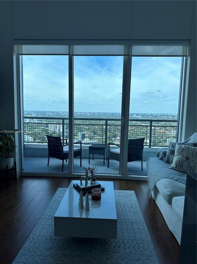 Photo - 60 SW 13th St Unidad 3207